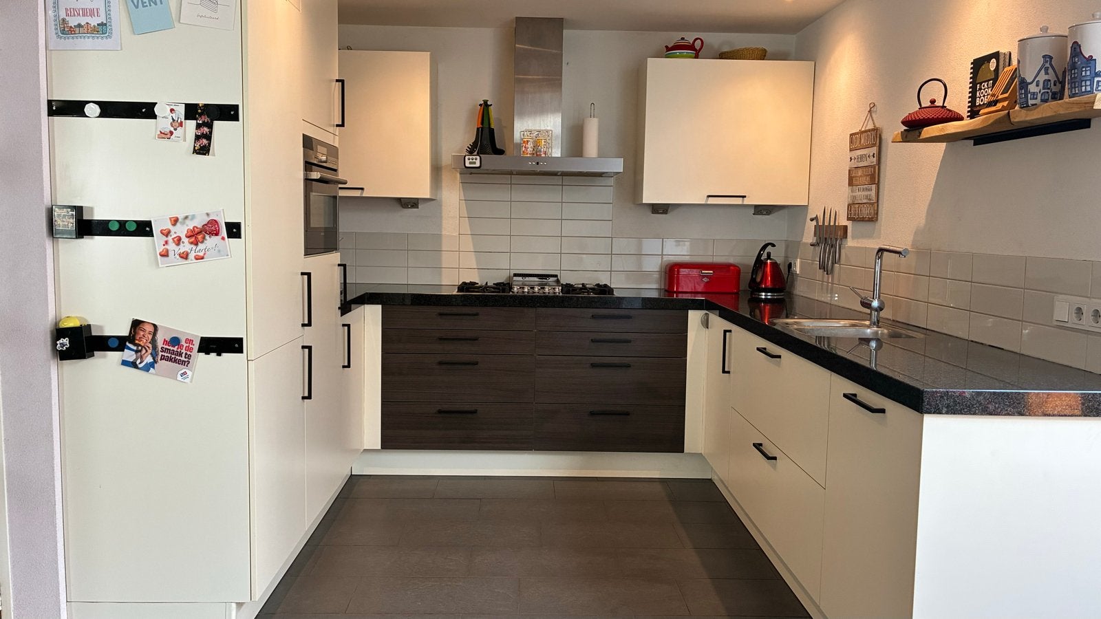 Mooie U-keuken met granieten blad en Siemens apparatuur, Ophalen, Gebruikt, U-keuken, Wit