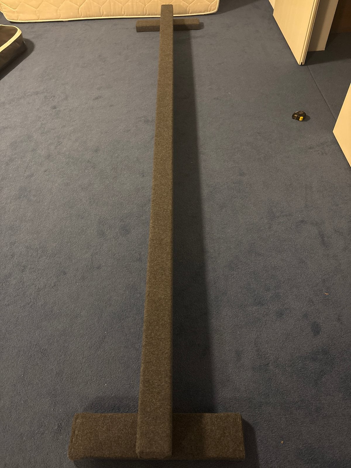 Houten balk met vilt bekleed, Ophalen, Zo goed als nieuw, Grijs, Materiaal