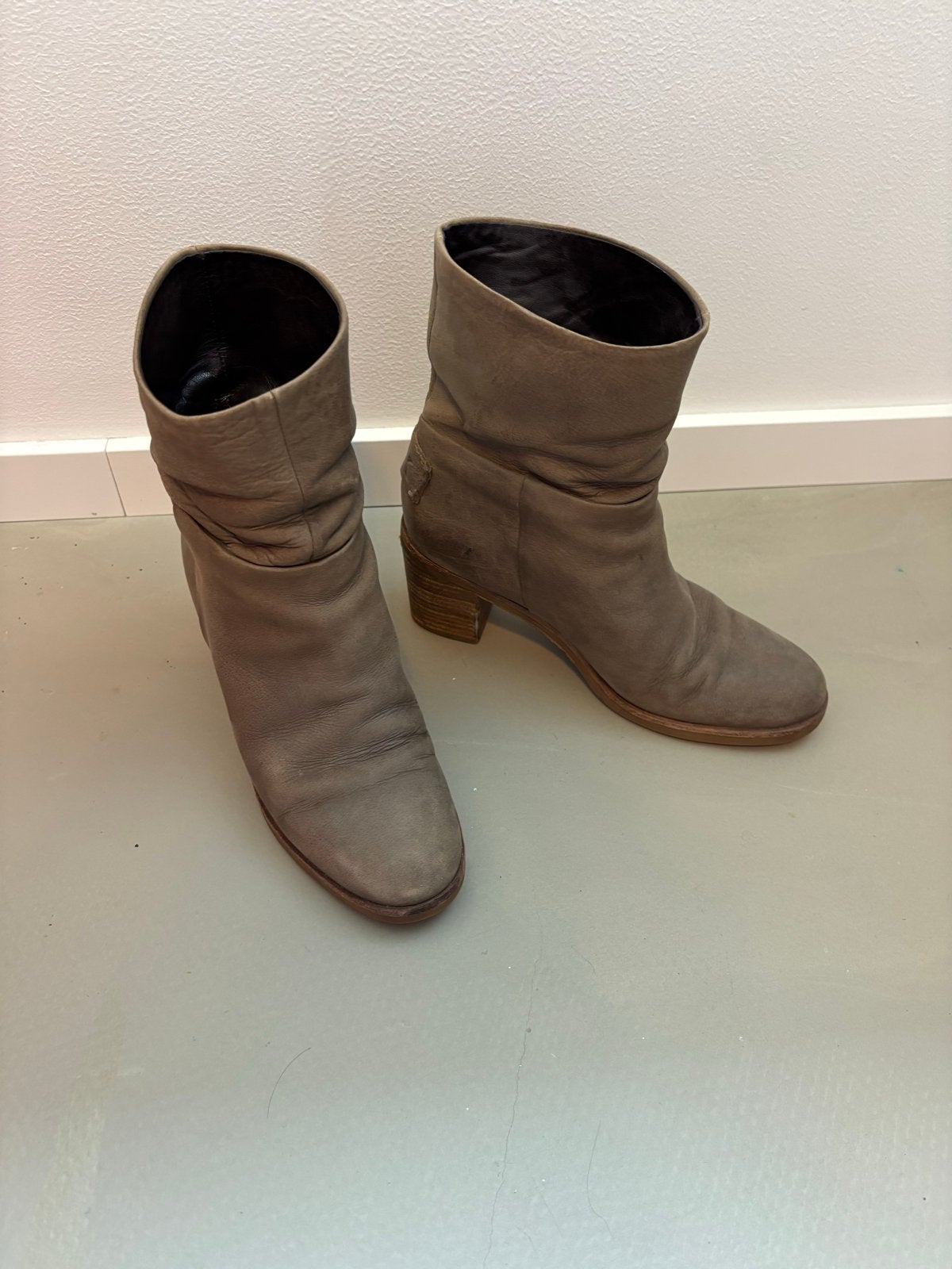 Walk in the Park Leren Enkellaarsjes Maat 39, Kleding | Dames, Lage of Enkellaarzen, Ophalen of Verzenden, Zo goed als nieuw, Grijs