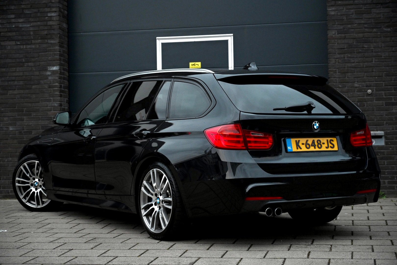 BMW 3-serie Touring 330D High Executive M Sport, 6-cilinder, Euro 5, Achterwielaandrijving, Zwart, 2993 cc