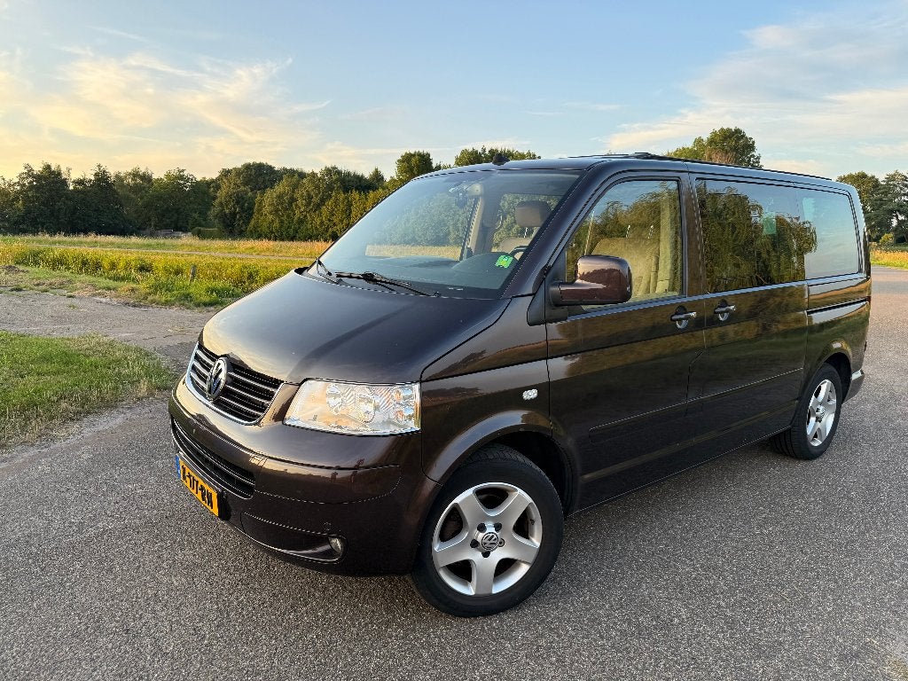 Volkswagen Multivan Highline T5 automaat camper 174pk, Auto's, Bluetooth, Beige, 2500 kg, 10 km/l