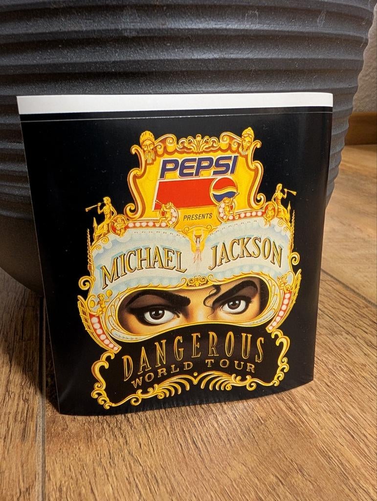 Michael Jackson Dangerous World Tour Pepsi promosticker 1992, Ophalen of Verzenden, Nieuw, Foto of Kaart
