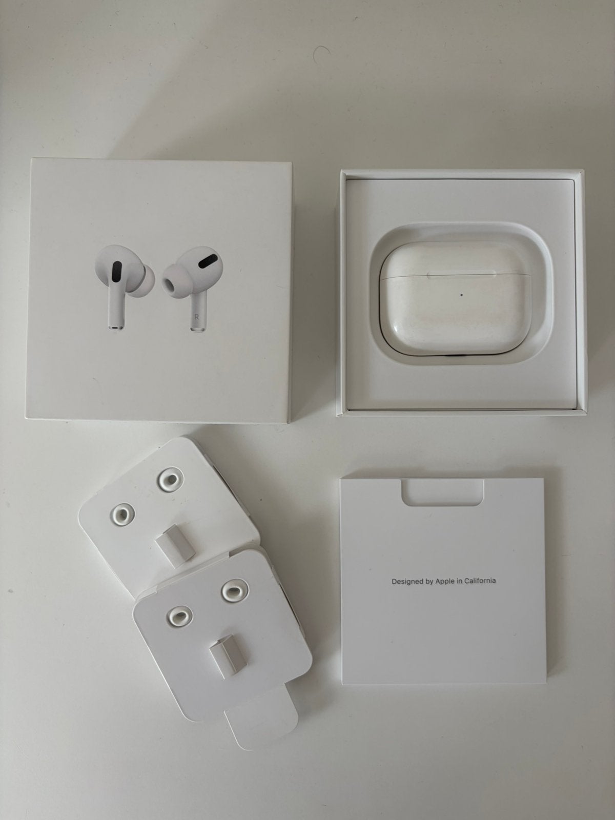 AirPods Pro 1e gen + doos + alle eartips – audio defect, Bluetooth, Gebruikt, In gehoorgang (in-ear), Ophalen of Verzenden