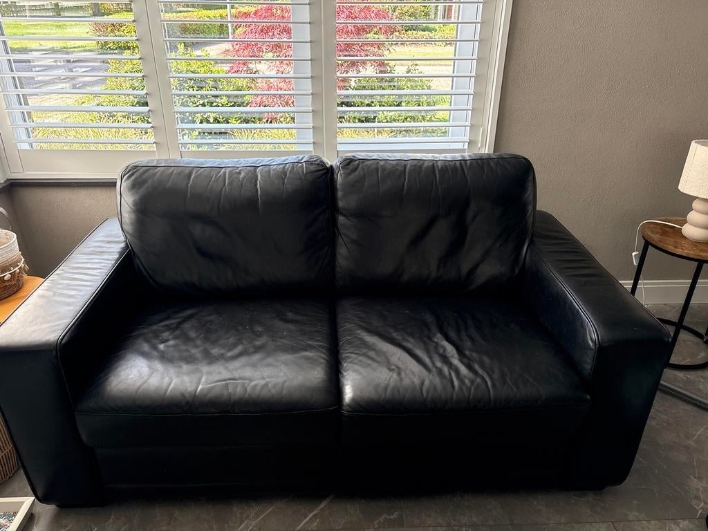 Comfortabele zwarte leren tweezitsbank, Ophalen, Gebruikt, 150 tot 200 cm, Tweepersoons