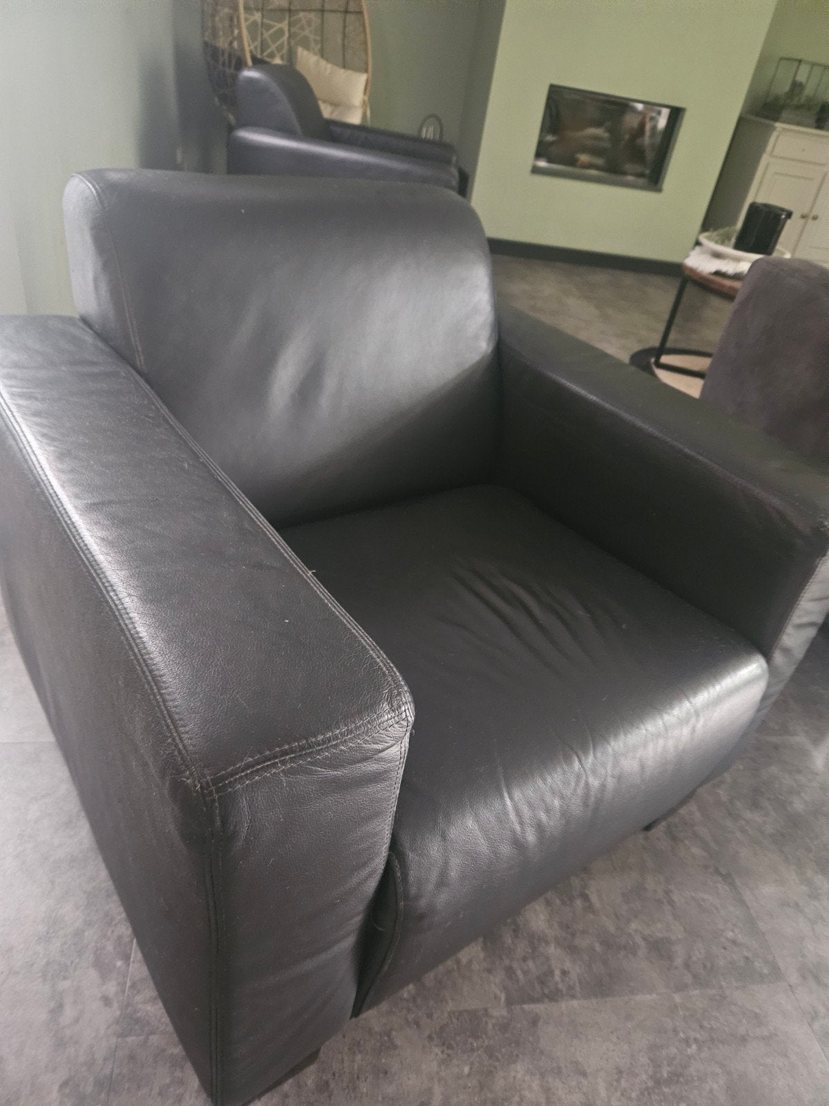 Gratis Robuuste leren fauteuil zwart (2 stuks), Ophalen, Gebruikt, 75 tot 100 cm, Leer