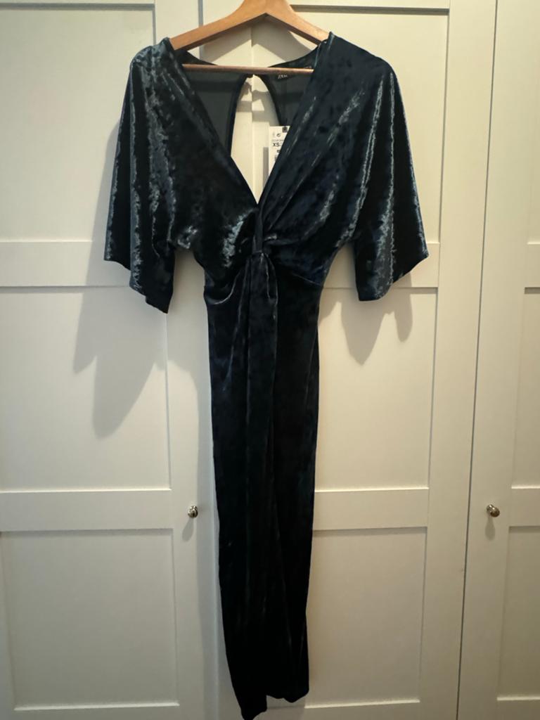 Zara fluwelen jurk open rug maat 34 (XS) - Nieuw met kaartje, Ophalen of Verzenden, Nieuw, Maat 34 (XS) of kleiner, Groen