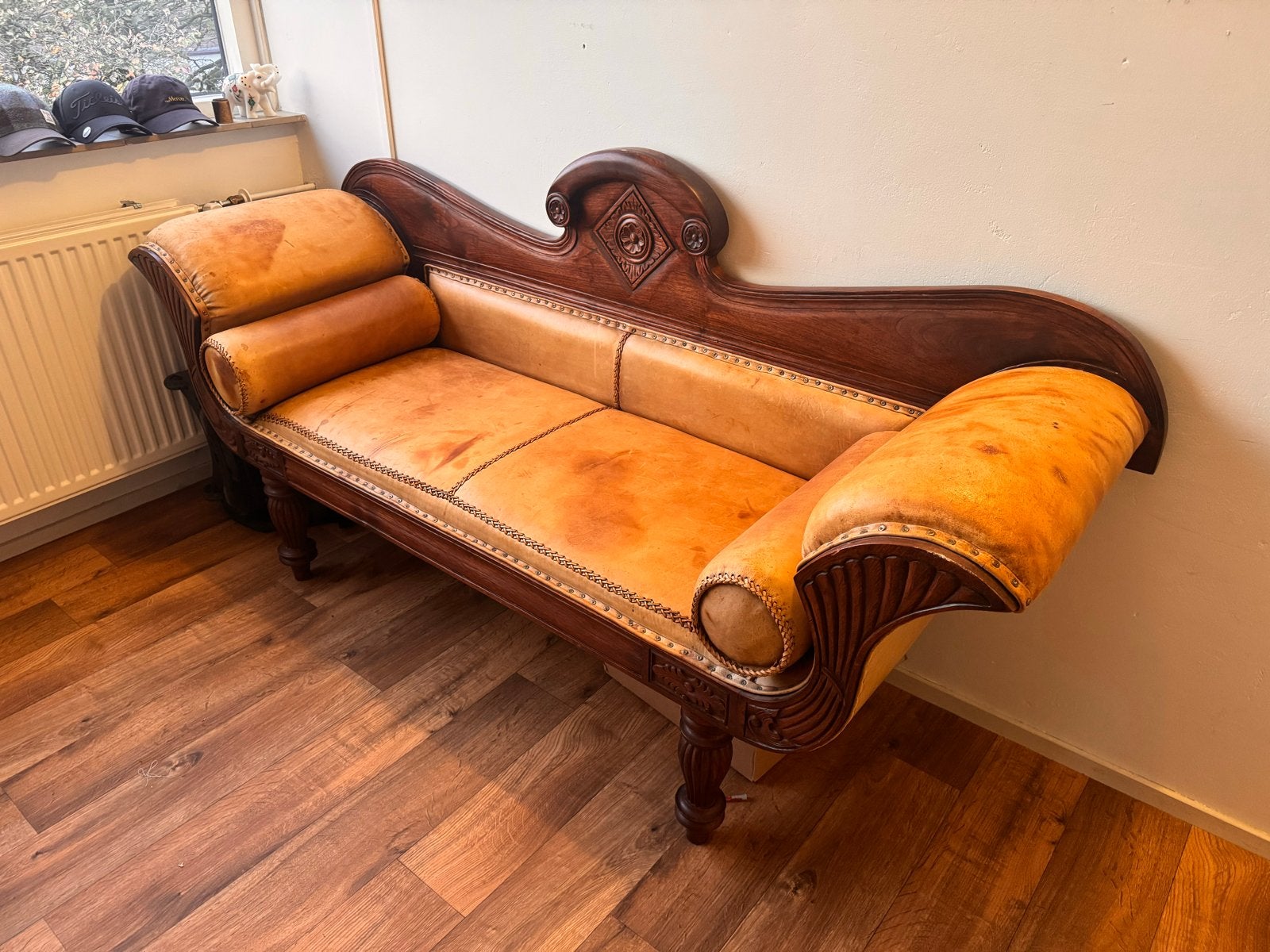 Centrepiece antieke Sofa uit 1860, Ophalen
