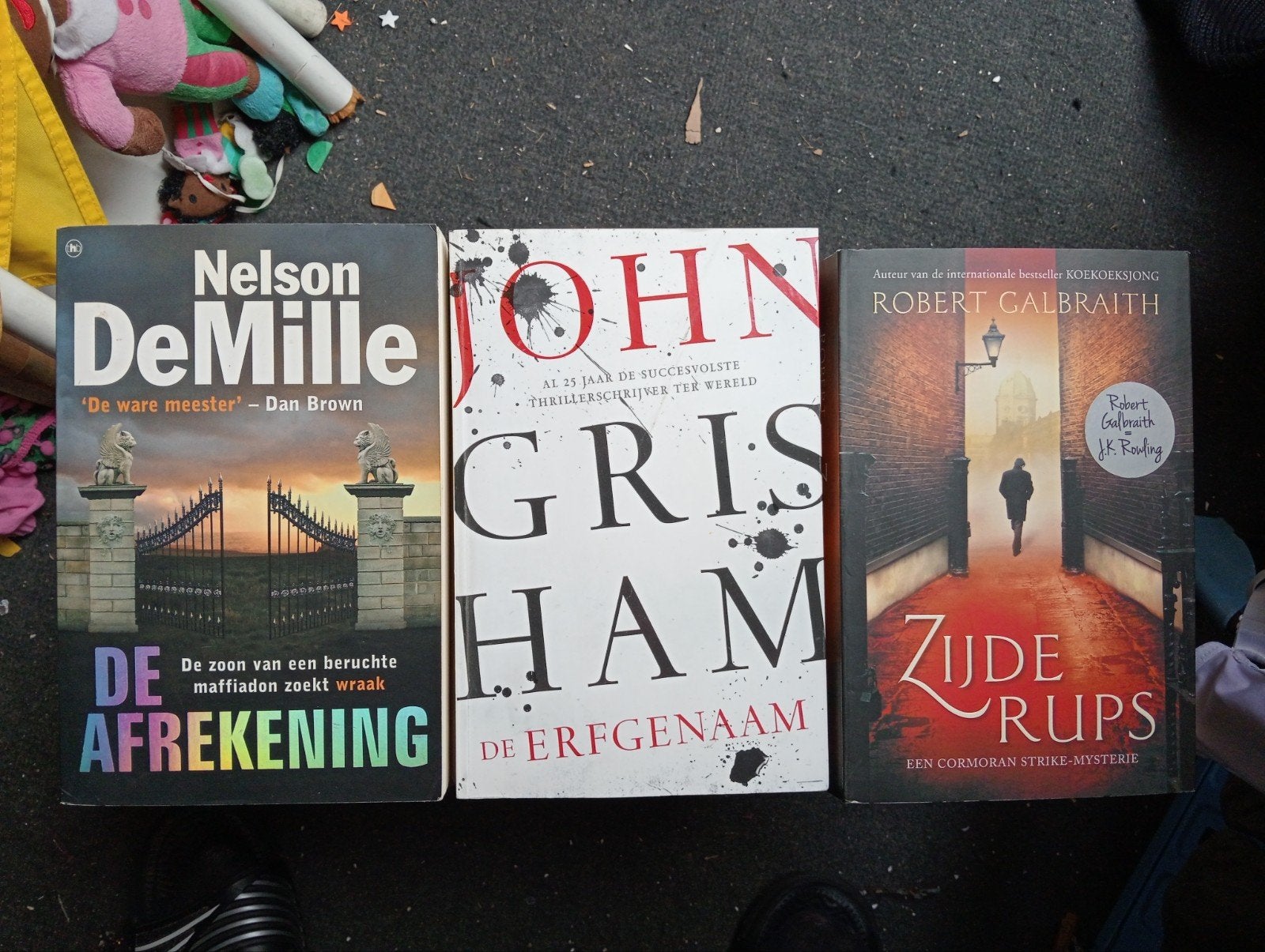 3 boeken (D), Ophalen of Verzenden, Zo goed als nieuw, Nelson DeMille, John Grisham, Robert Galbraith