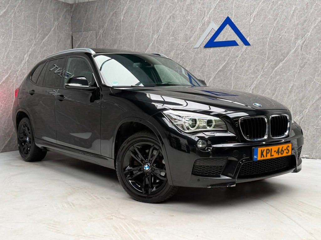 BMW X1 XDrive28i 245 PK / Onderhouden / Panorama / APK, Auto's, BMW, Gebruikt, 4 cilinders, 2000 kg, Zwart