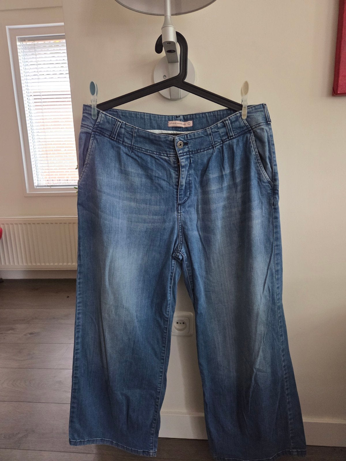 Spijkerbroek van studio Anneloes, Ophalen of Verzenden, Zo goed als nieuw, Blauw, W33 - W36 (confectie 42/44)
