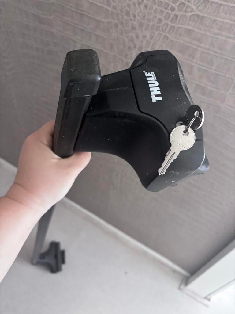 Thule dakdrager voeten (set van 2) met sleutel, origineel, Auto diversen, Ophalen, Gebruikt