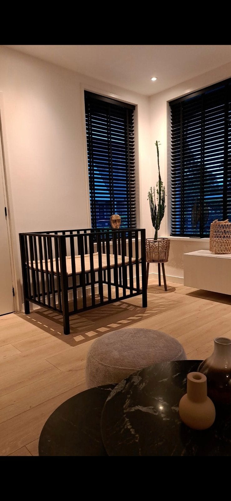 Zwarte houten baby box met boxkleed, Ophalen, Gebruikt, Rechthoekig, Boxkleed