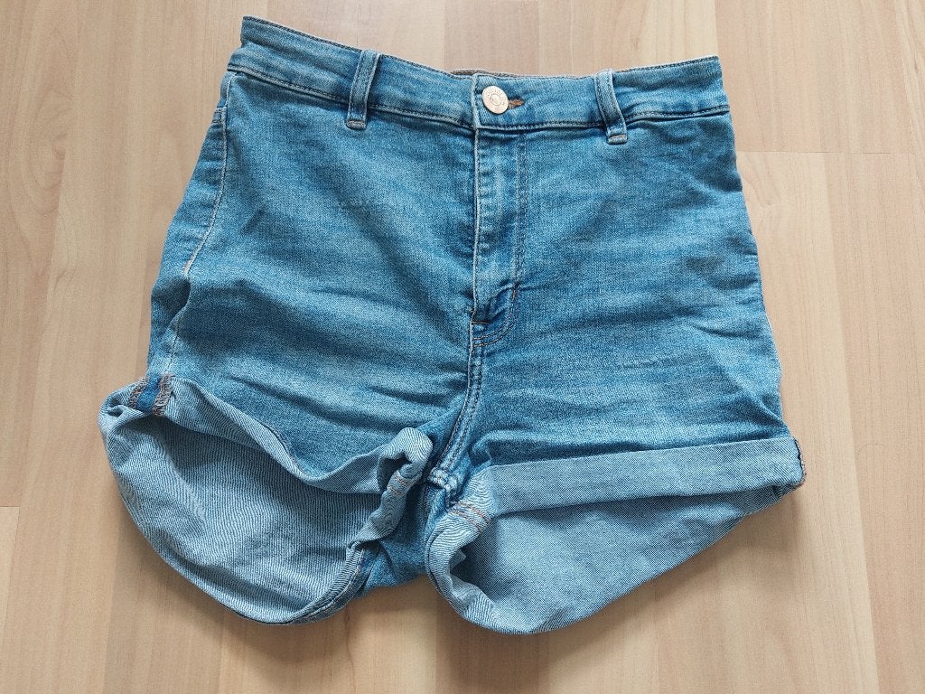 H&M Divided - Kort spijkerbroekje - Maat 38, H&M, Blauw, Ophalen of Verzenden, Zo goed als nieuw