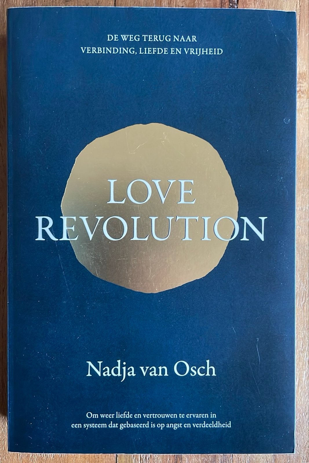 Love Revolution - Nadja van Osch (De weg terug naar verbindi, Ophalen of Verzenden, Zo goed als nieuw