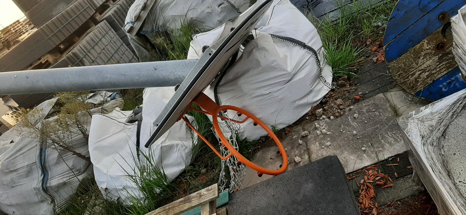 Gebruikte basketbalpaal met basket, Ophalen, Gebruikt, Ring, Bord of Paal