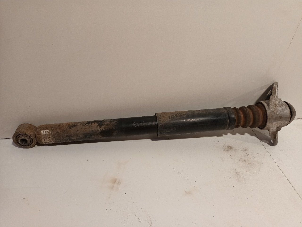 Schokbreker rechts achter Volkswagen Golf, Onderdelen@venauto.nl, Van der Ven Autorecycling B.V., Gebruikt, Ettenseweg 76, 4706 PB Roosendaal, The Netherlands