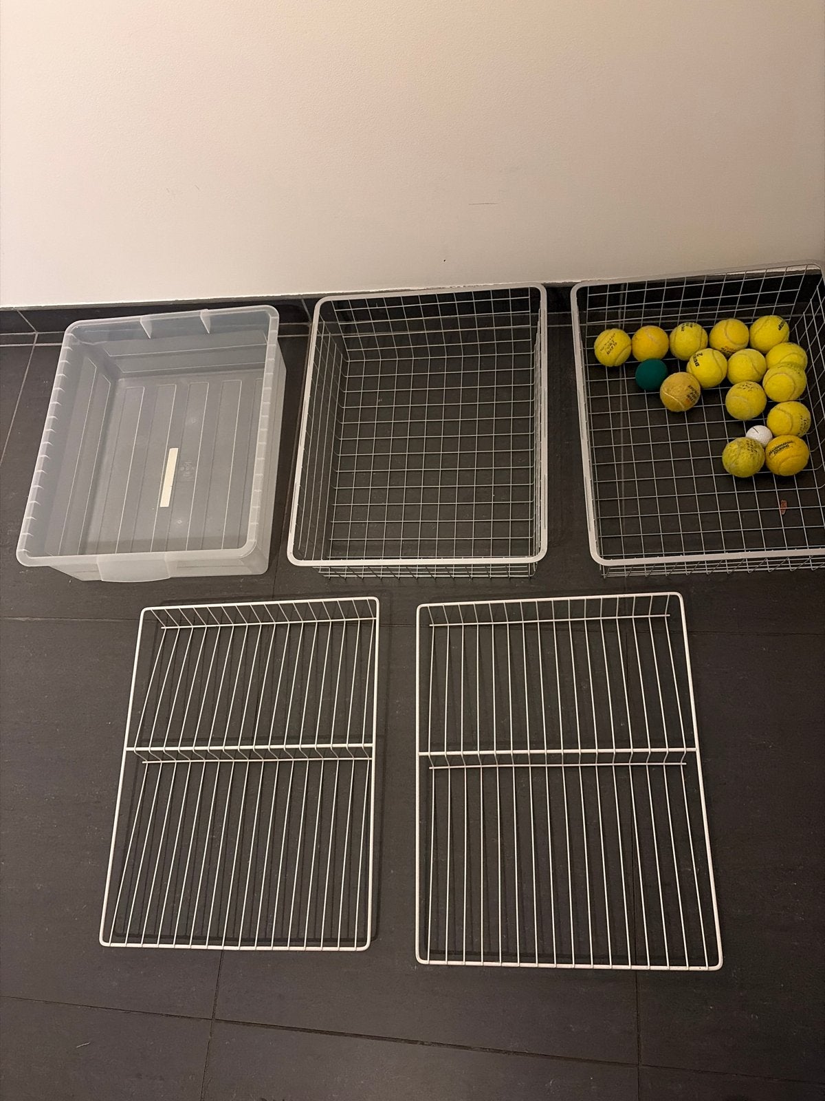IKEA Antonius: 2 manden, 2 schoenrekken, 1 bak, Ophalen, Gebruikt, Wit, Metaal