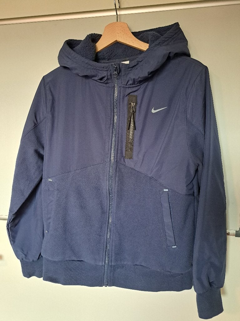 Nike Therma-Fit jas, maat 158-170cm (ongedragen), Jongen of Meisje, Nieuw, Ophalen of Verzenden, Nike