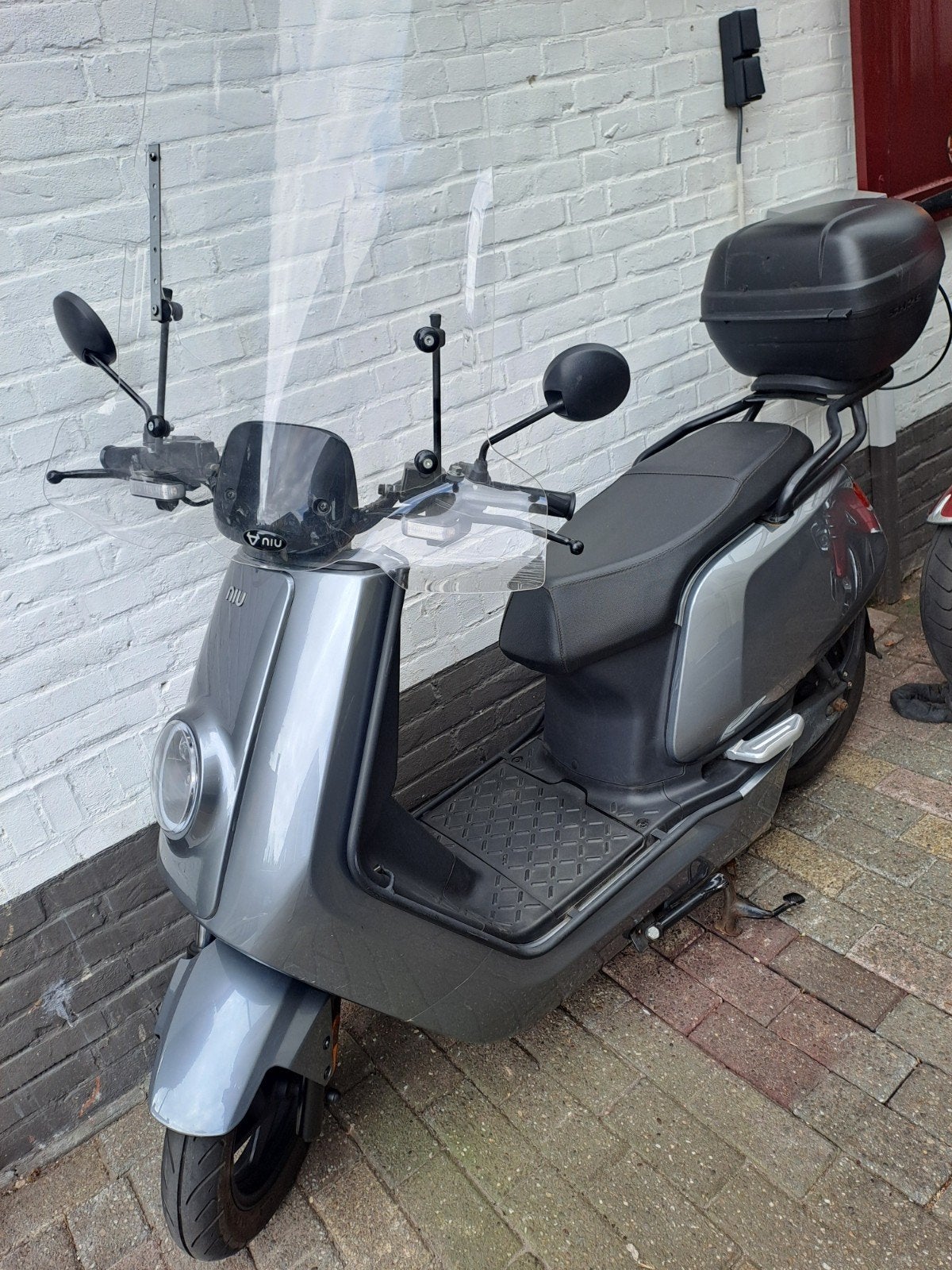 Niu N1S scooter met topkoffer - ruit is stuk, Gebruikt, Elektrisch, Ophalen, Overige merken