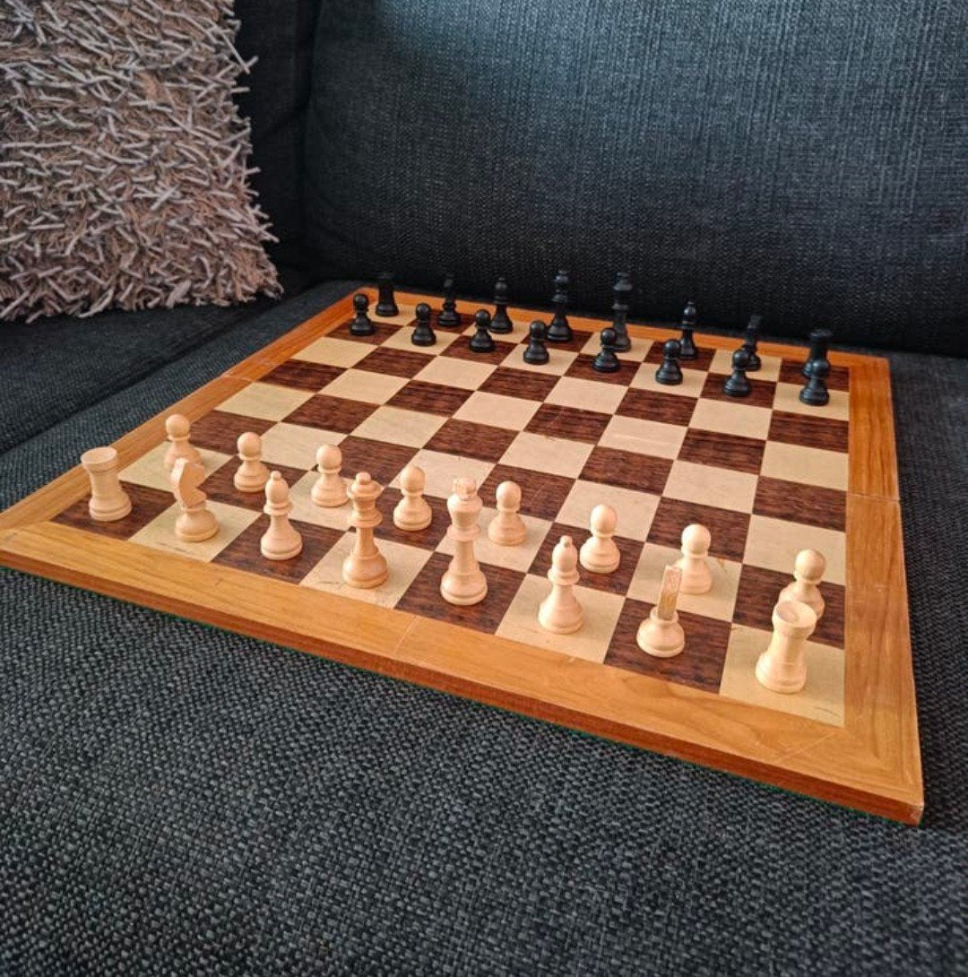 Groot Opklapbaar Houten Schaakbord met Schaakstukken, Ophalen of Verzenden, Zo goed als nieuw, Schaken