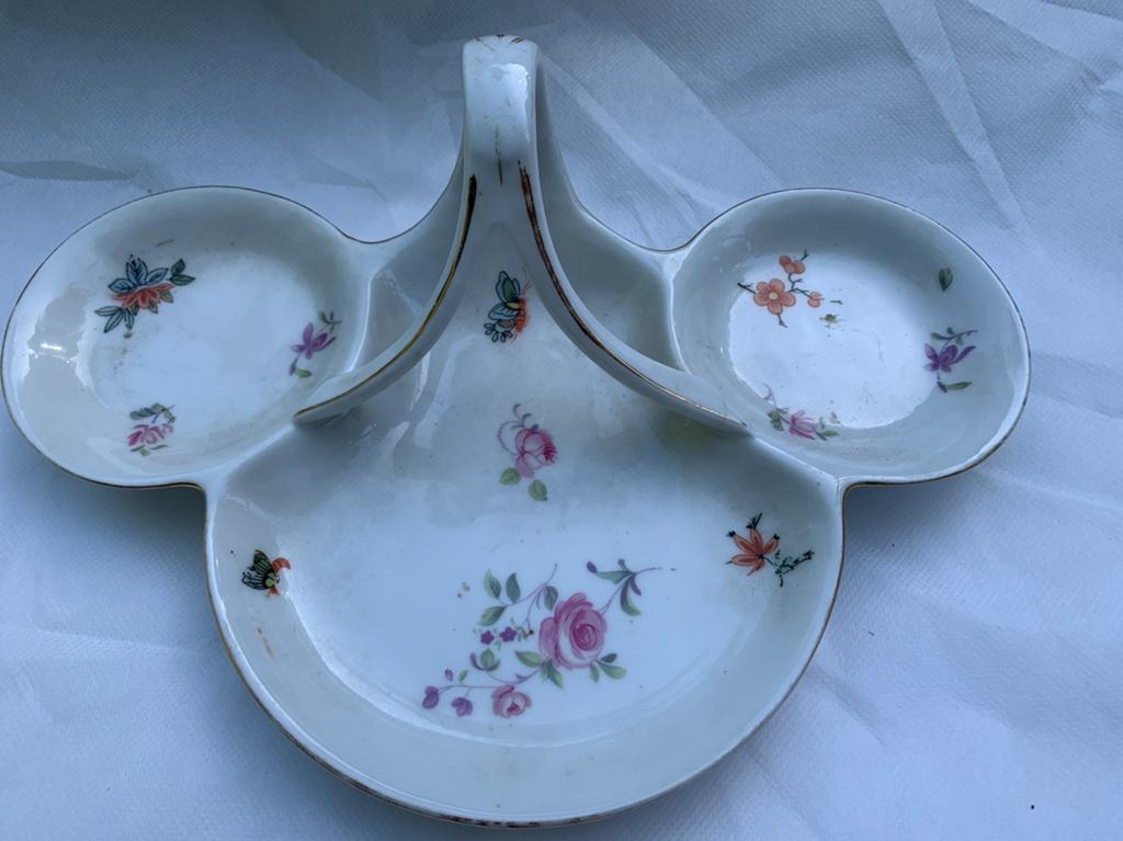 Antieke porseleinen schaal met bloemmotief, Antiek en Kunst, Ophalen of Verzenden