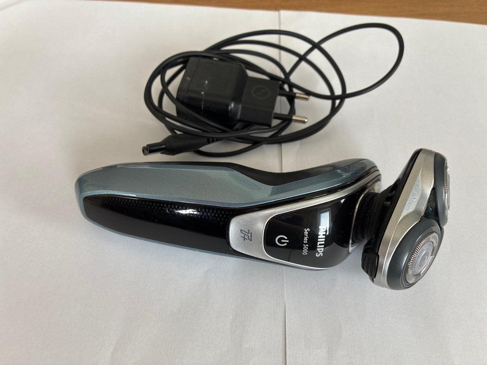 Philips Series 5000 scheerapparaat met oplader, Ophalen of Verzenden, Gebruikt, Scheren en Epileren
