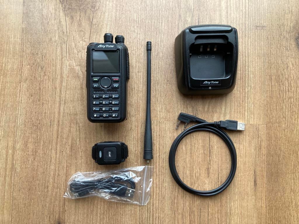 Anytone 878UV Plus, Telecommunicatie, Ophalen, Met broekklem, 5 tot 15 km, Zo goed als nieuw