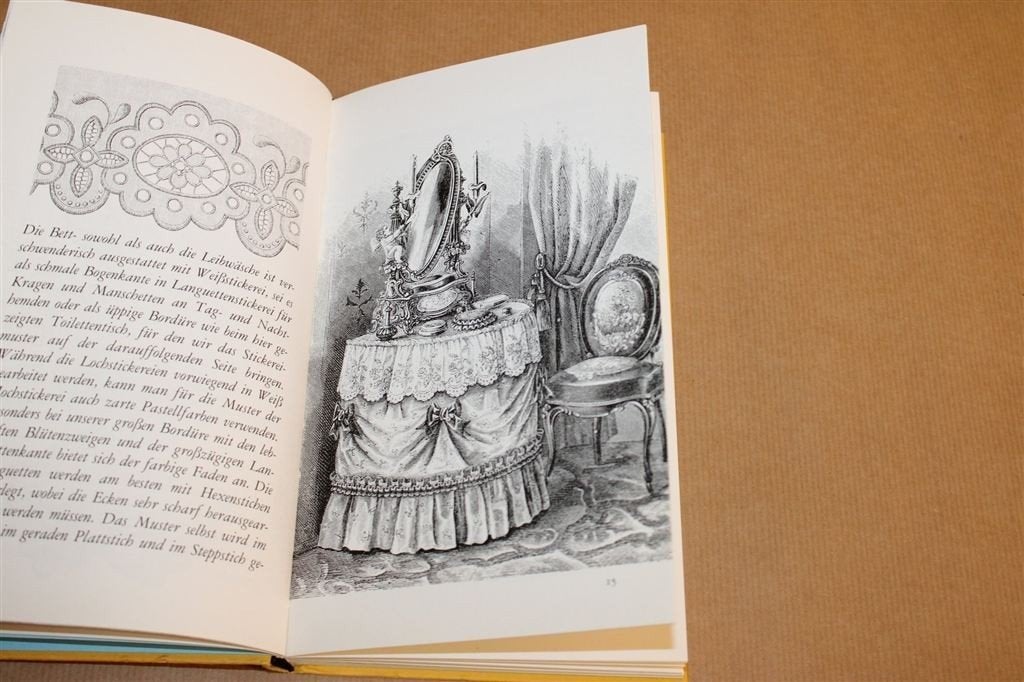 Der schönen Mode Almanach — Modellen, Patronen & Handwerk, Ophalen of Verzenden, Gelezen, Borduren en Naaien