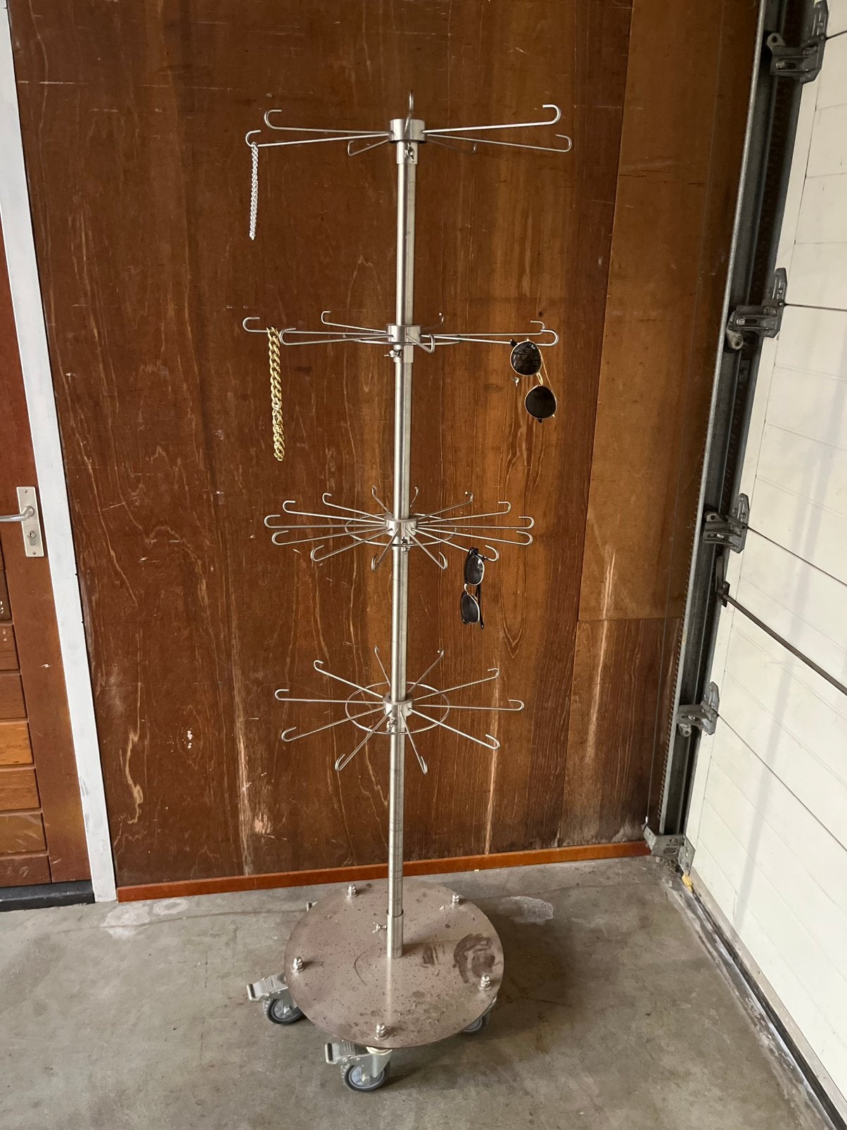 Metalen Draaibaar Displayrek / Hakenmolen op Wielen - 4 laag, Ophalen, Zo goed als nieuw, Metaal, Minder dan 100 cm