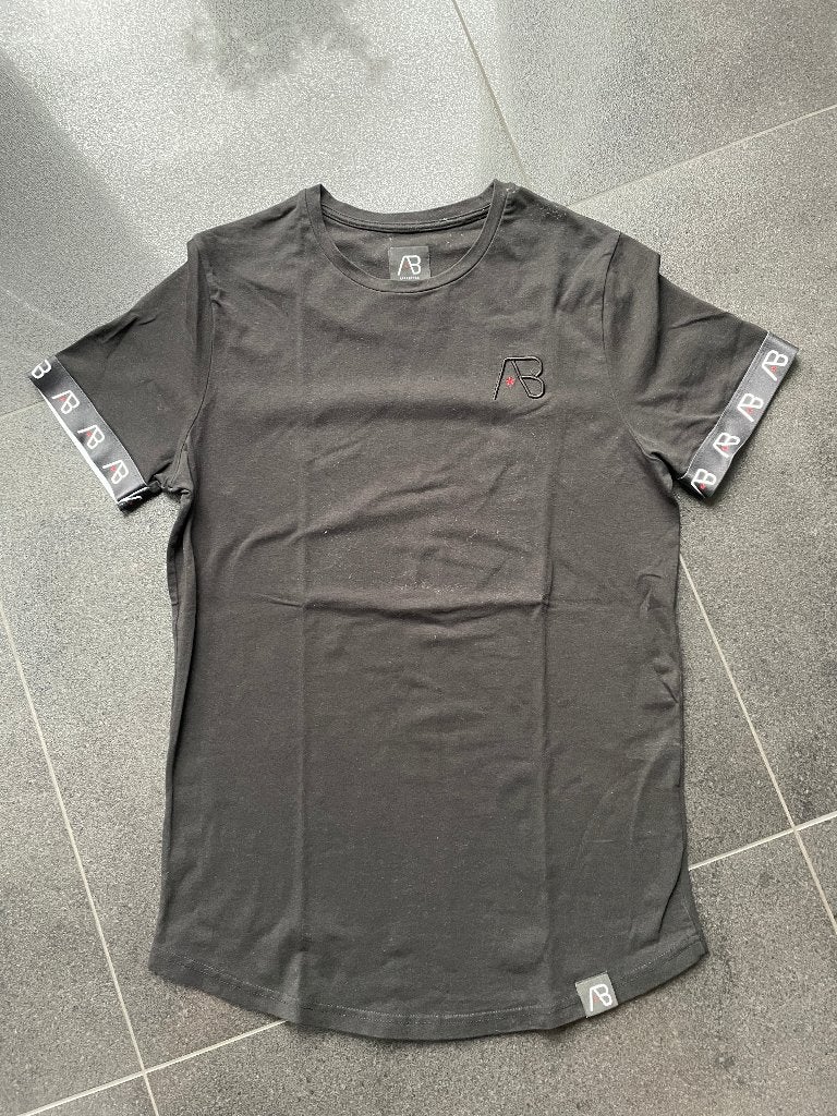 Zwart AB T-shirt met logo op mouwen en borst maat L, Maat 52/54 (L), AB Lifestyle, Zwart, Ophalen of Verzenden