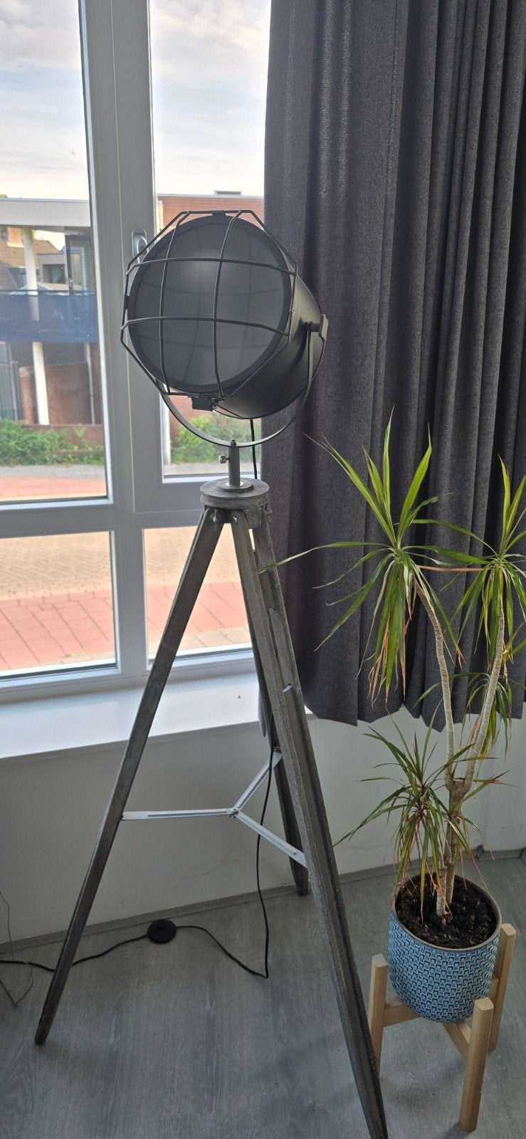 Industriële Vloerlamp Spot - Hout & Metaal, Huis en Inrichting, Lampen | Vloerlampen, Ophalen, Gebruikt, Industrieel, Vintage, Filmspot