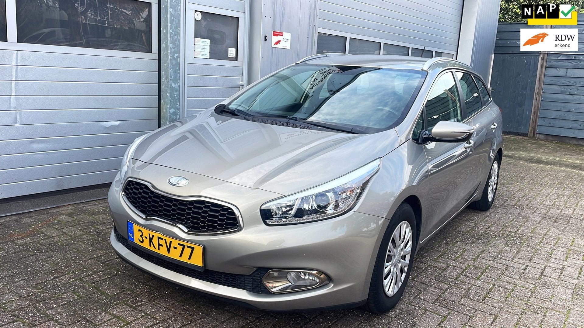 Kia Cee'd Sportswagon 1.6 GDI Comfort P.-Navi-Airco-Trekhaak, Auto's, Voorwielaandrijving, Gebruikt, 4 cilinders, Origineel Nederlands