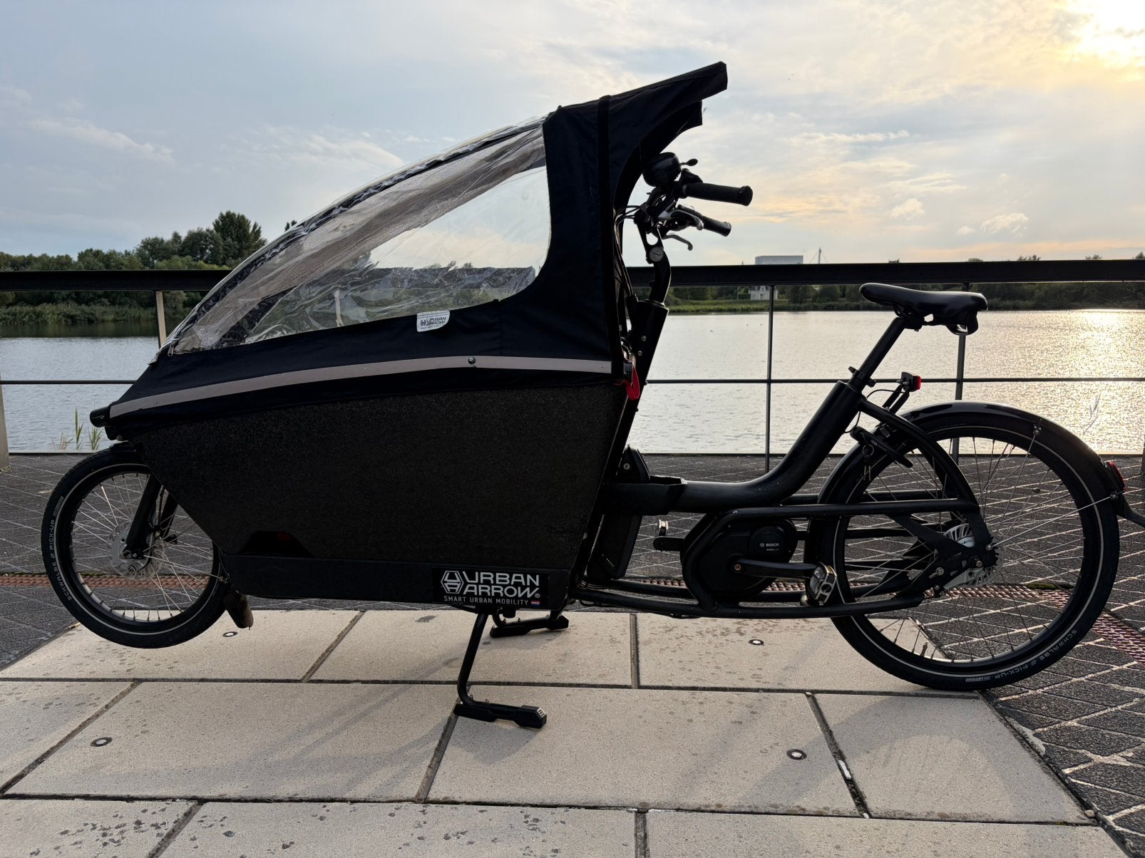 Urban Arrow Family bakfiets (2017) Active Bosch, Ophalen, Zo goed als nieuw, 4 kinderen of meer, Huif