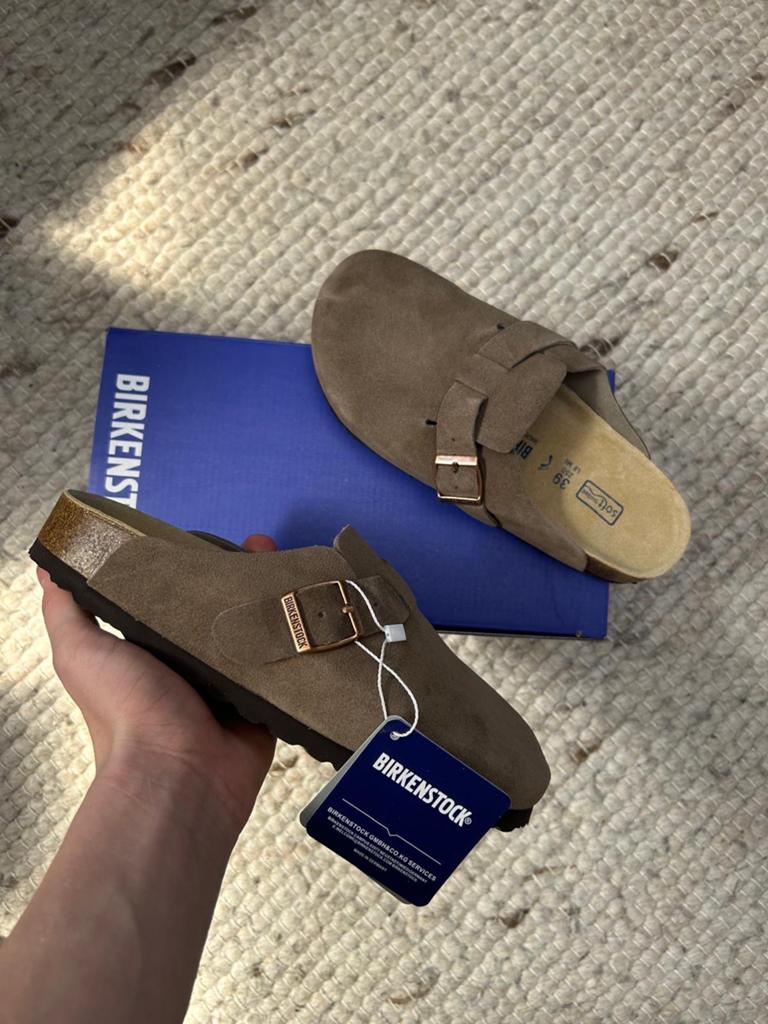 Birkenstock Boston Taupe Maat 39 - Nieuw in doos, Kleding | Dames, Schoenen, Slippers, Overige kleuren, Verzenden, Nieuw