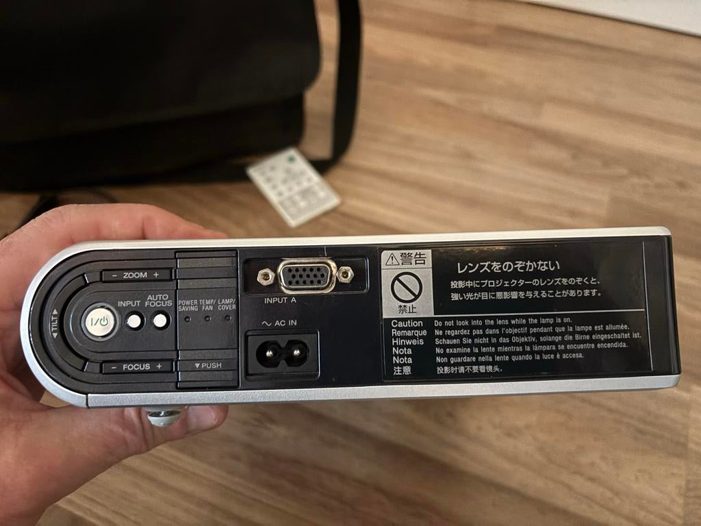 Sony beamer met tas en kabels, Ophalen of Verzenden, Gebruikt, Overige technologieën, Overige resoluties