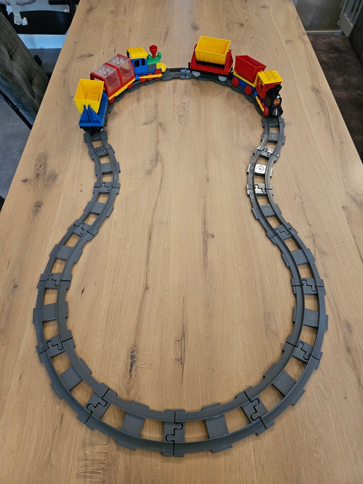 Duplo 2 duwtreinen met rondje rails grijs, Ophalen of Verzenden, Zo goed als nieuw, Duplo