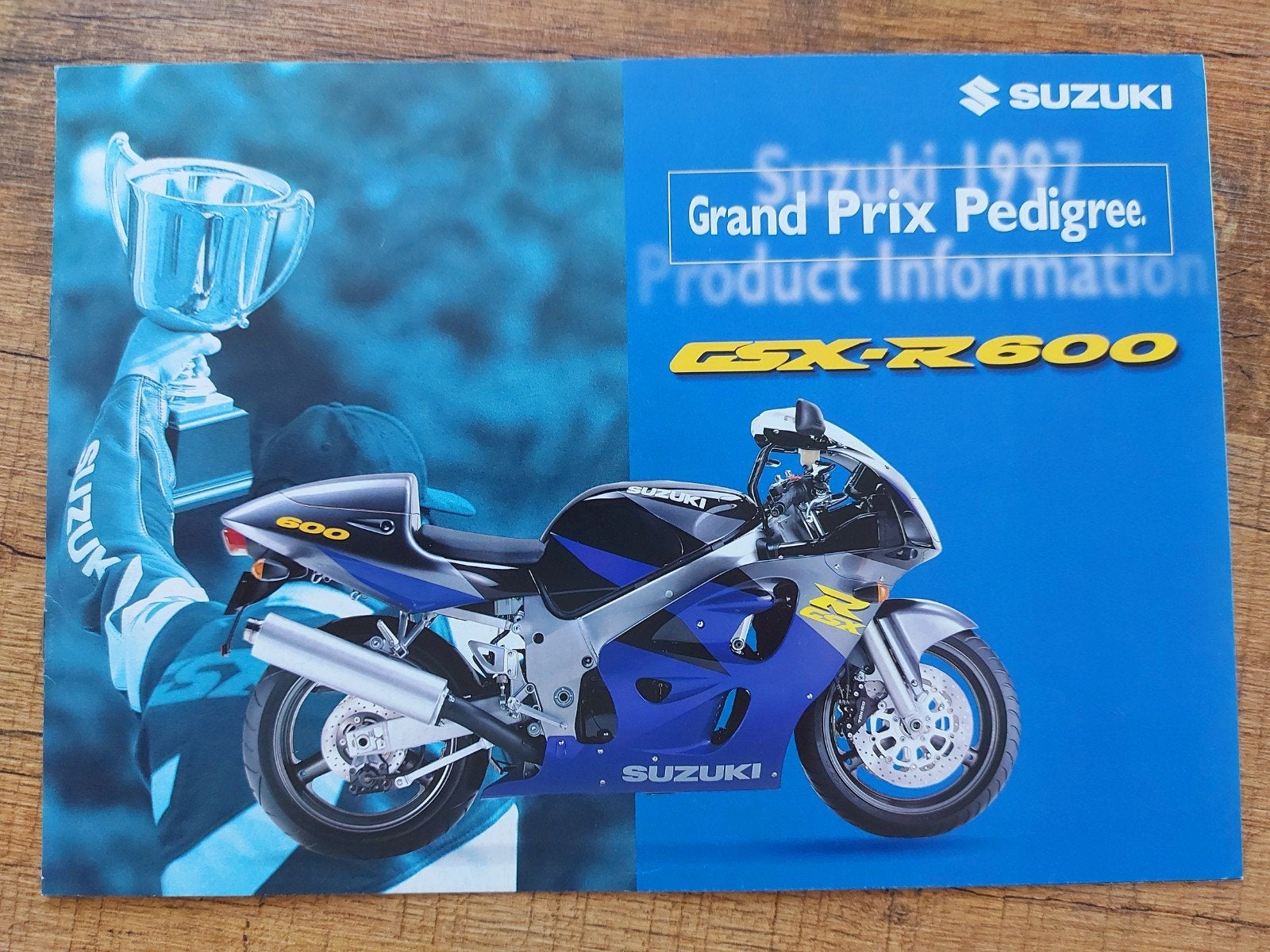 Suzuki GSX R 600 motorfiets folder, Ophalen of Verzenden, Suzuki
