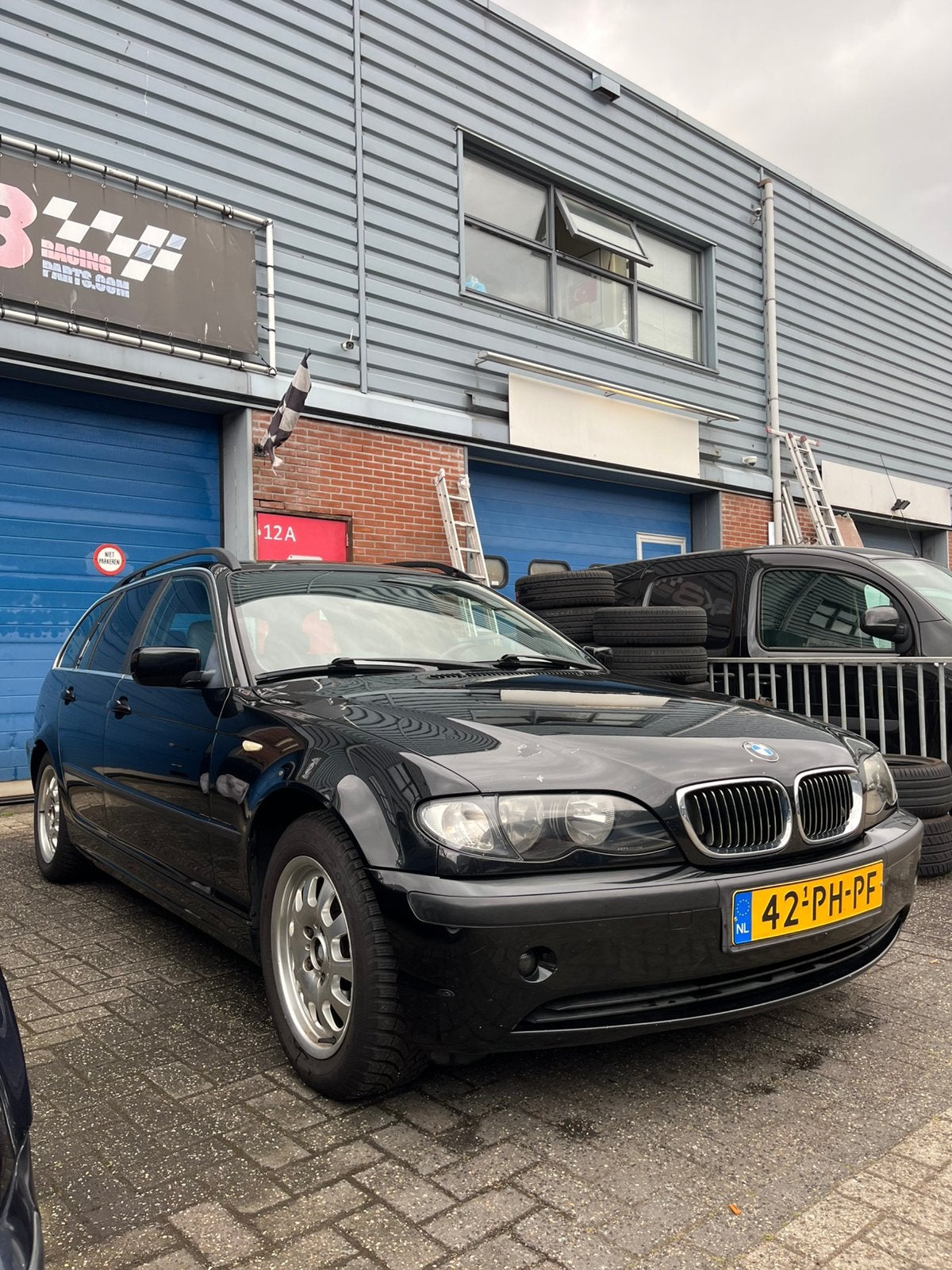 BMW 3-Serie 2.0 I 318 Touring 2004 Zwart, Auto's, BMW, 13 km/l, Achterwielaandrijving, 1995 cc, 680 kg