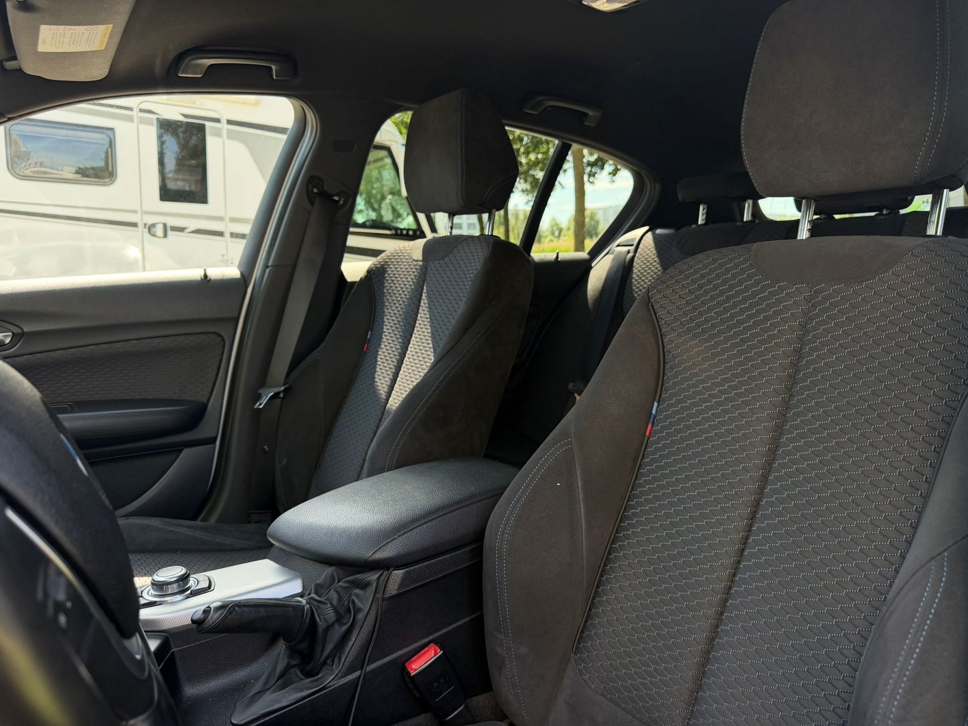 BMW 1-serie 116i M-PAKKET l SPORTSTOELEN l ALCANTARA l NAVIG, 1-Serie, Gebruikt, 4 cilinders, Alcantara