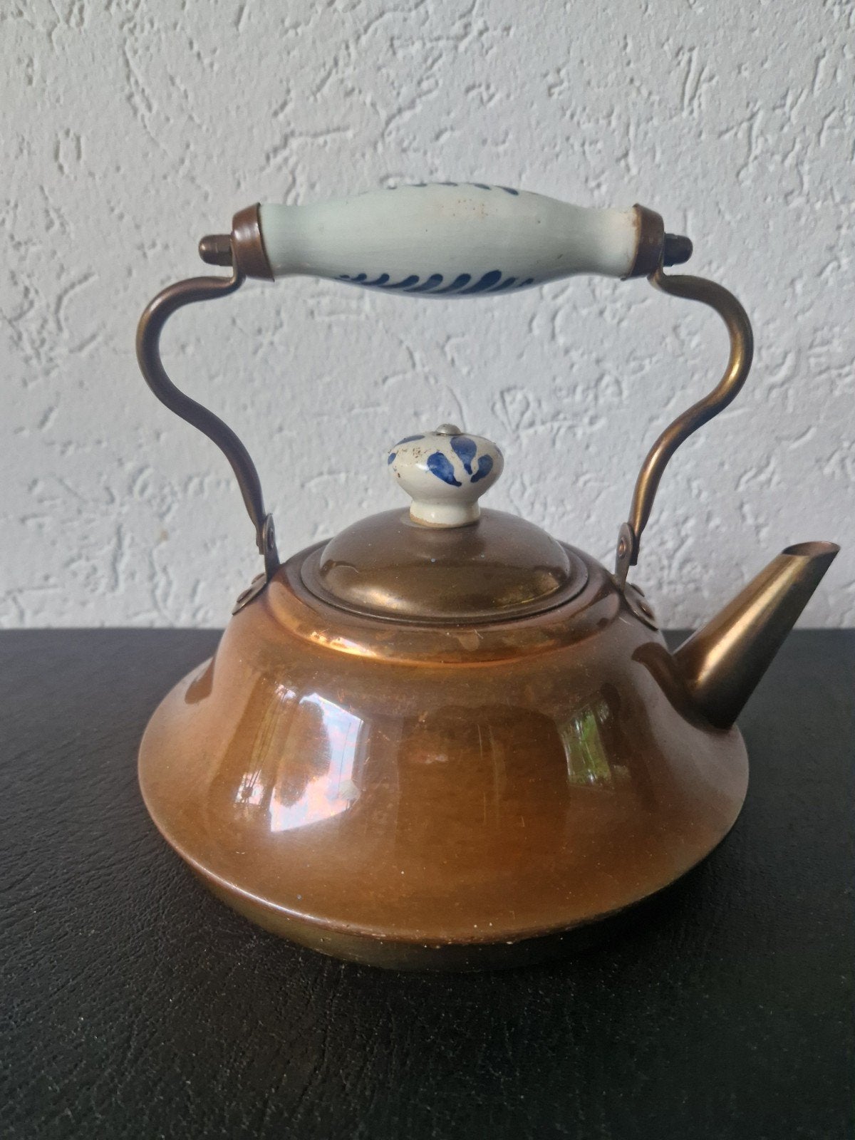 Antieke koperen theepot met Delfts blauw handvat, Ophalen of Verzenden