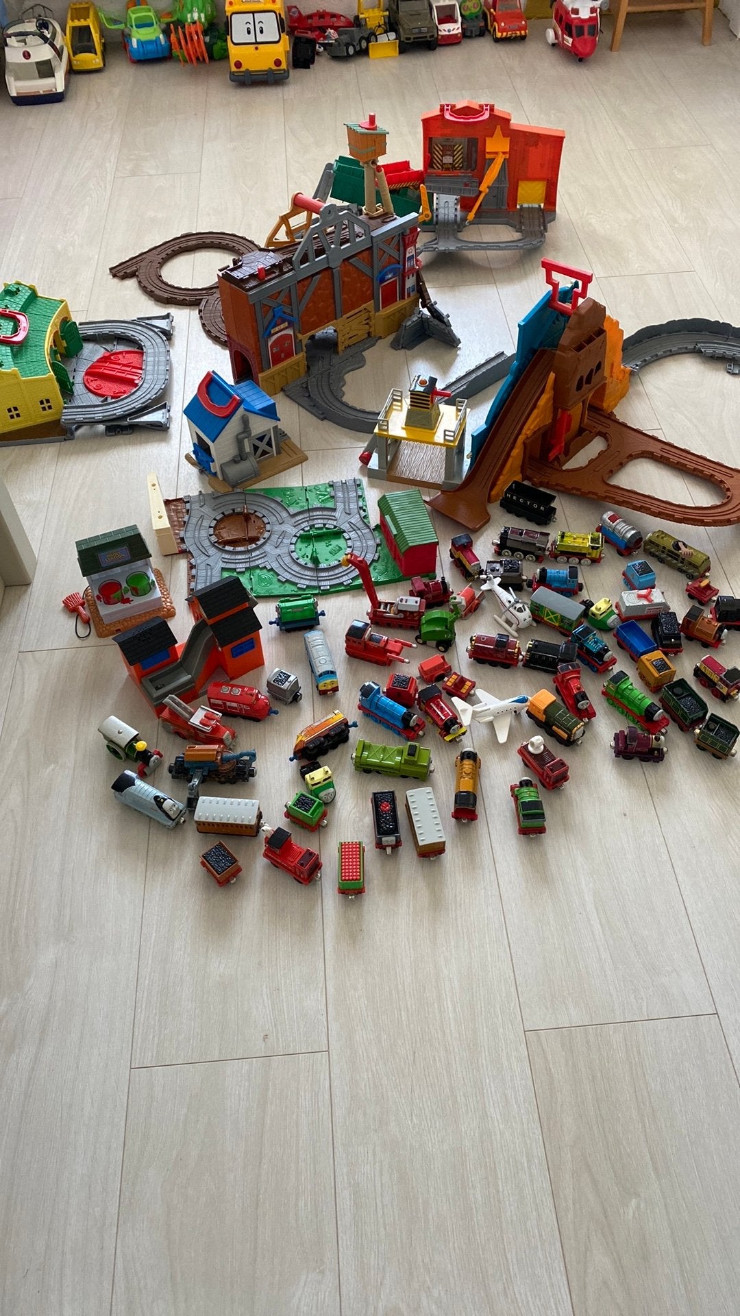 VTech toet toet auto,s garage en heel veel rails, Ophalen of Verzenden, Zo goed als nieuw