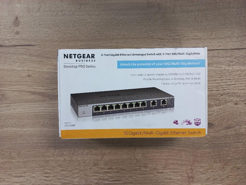 Netgear GS110MX Multi-Gigabit Unmanaged Ethernet Switch, Computers en Software, Netwerk switches, Ophalen of Verzenden, Zo goed als nieuw
