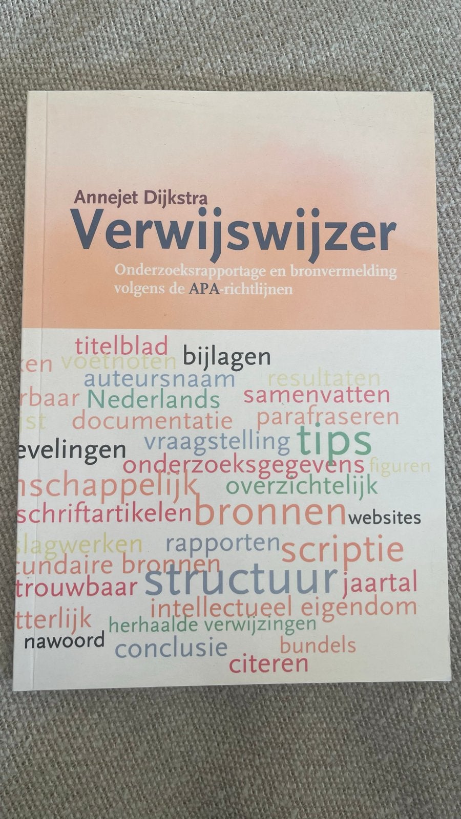 Verwijswijzer: Onderzoeksrapportage & APA-richtlijnen, Ophalen of Verzenden, Gamma, Zo goed als nieuw, HBO