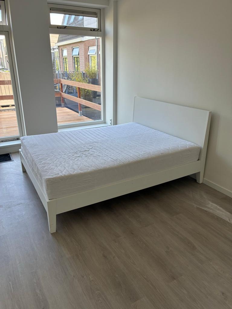 gratis mooi en goed bed 160x 200, Huis en Inrichting, Tweepersoons, Ophalen of Verzenden, Zo goed als nieuw, 160 cm