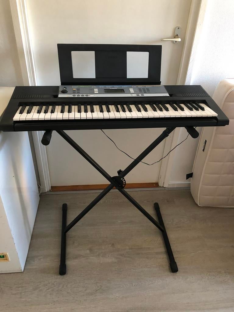 Keyboard Yamaha YPT-240, Ophalen, Zo goed als nieuw, 61 toetsen, Yamaha