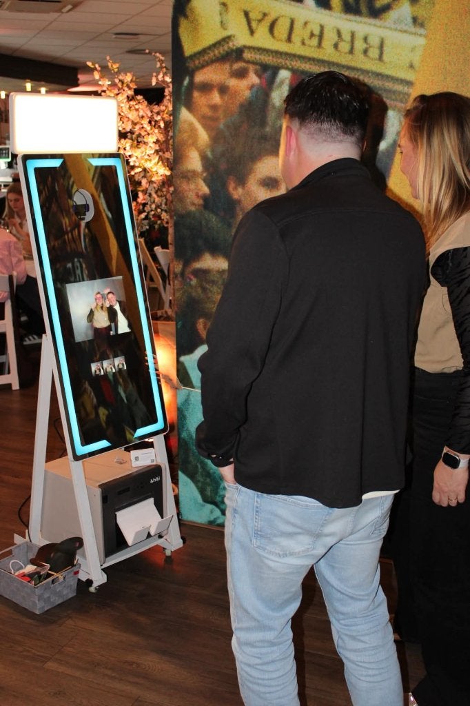 Spiegel photobooth huren - onbeperkt printen, Hobby en Vrije tijd, Feestartikelen | Verhuur, Ophalen of Verzenden, Nieuw