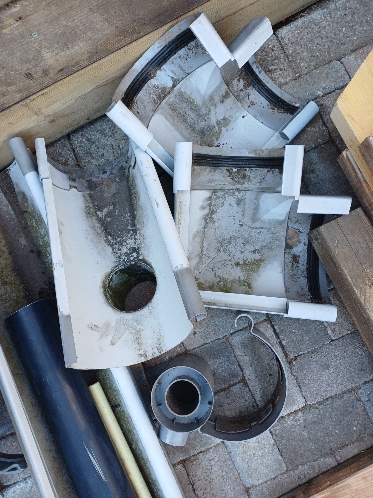 Kunststof dakgoten en toebehoren, gebruikt, Doe-het-zelf en Verbouw, Buizen en Afvoer, Gebruikt, Pvc, 2 tot 4 meter, Ophalen of Verzenden