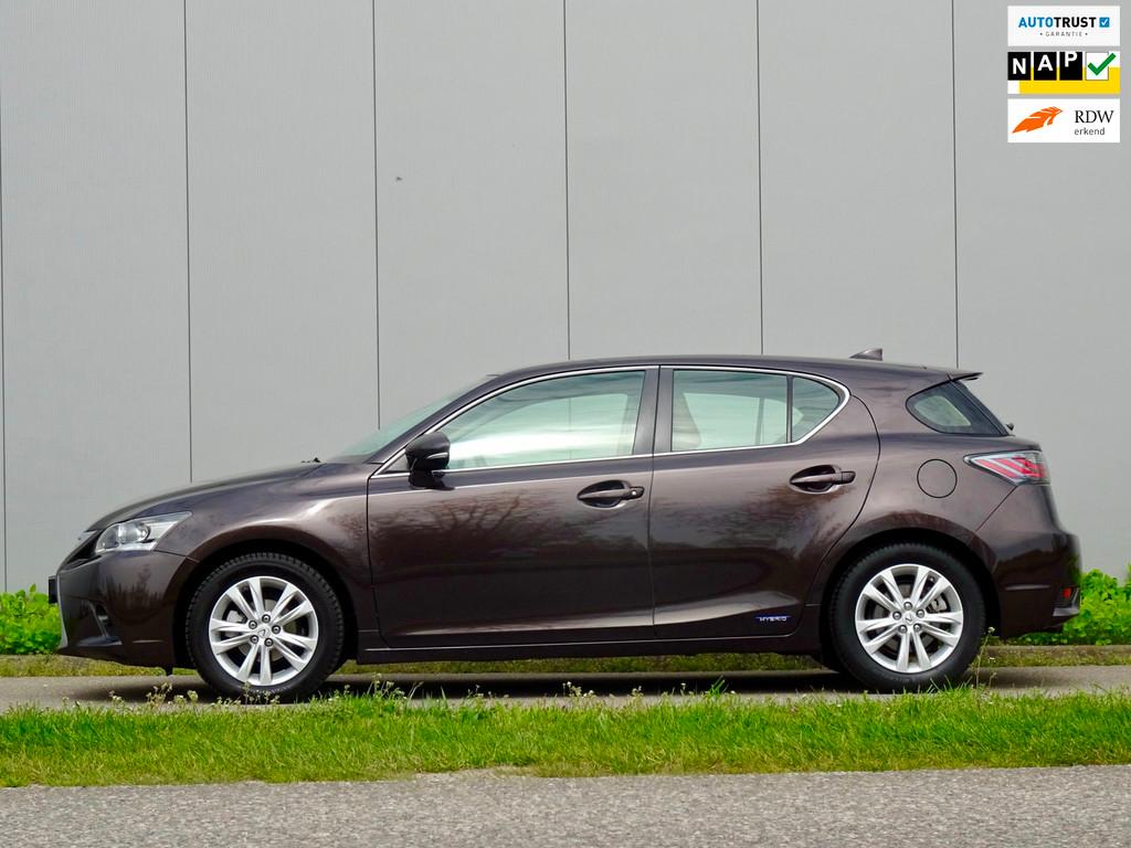 Lexus CT 200h Luxury Sport | Leer | Navi | NL | Trekhaak |, Auto's, Lexus, Gebruikt, Euro 6, 4 cilinders, Bruin