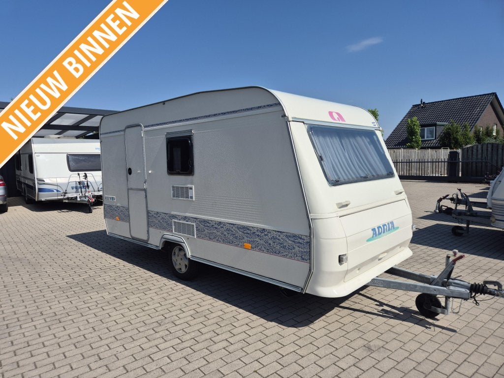 Adria Unica A 390 DS + Voortent + Luifel, Caravans en Kamperen, Bedrijf, Treinzit, Adria, 500 - 750 kg