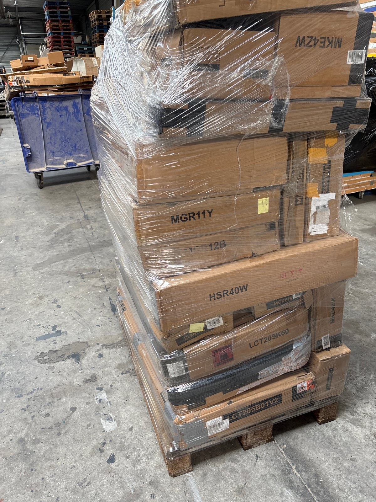 2 retour pallets met diverse meubels, Ophalen, Gebruikt